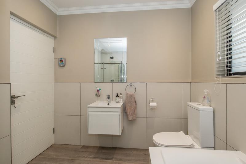 To Let 3 Bedroom Property for Rent in Constantia Western Cape
